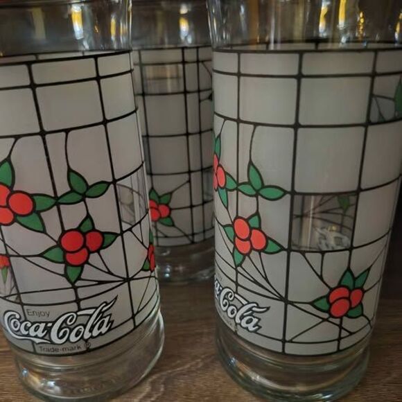 Vintage Coca Cola Christmas Glasses - Picture 2 of 2
